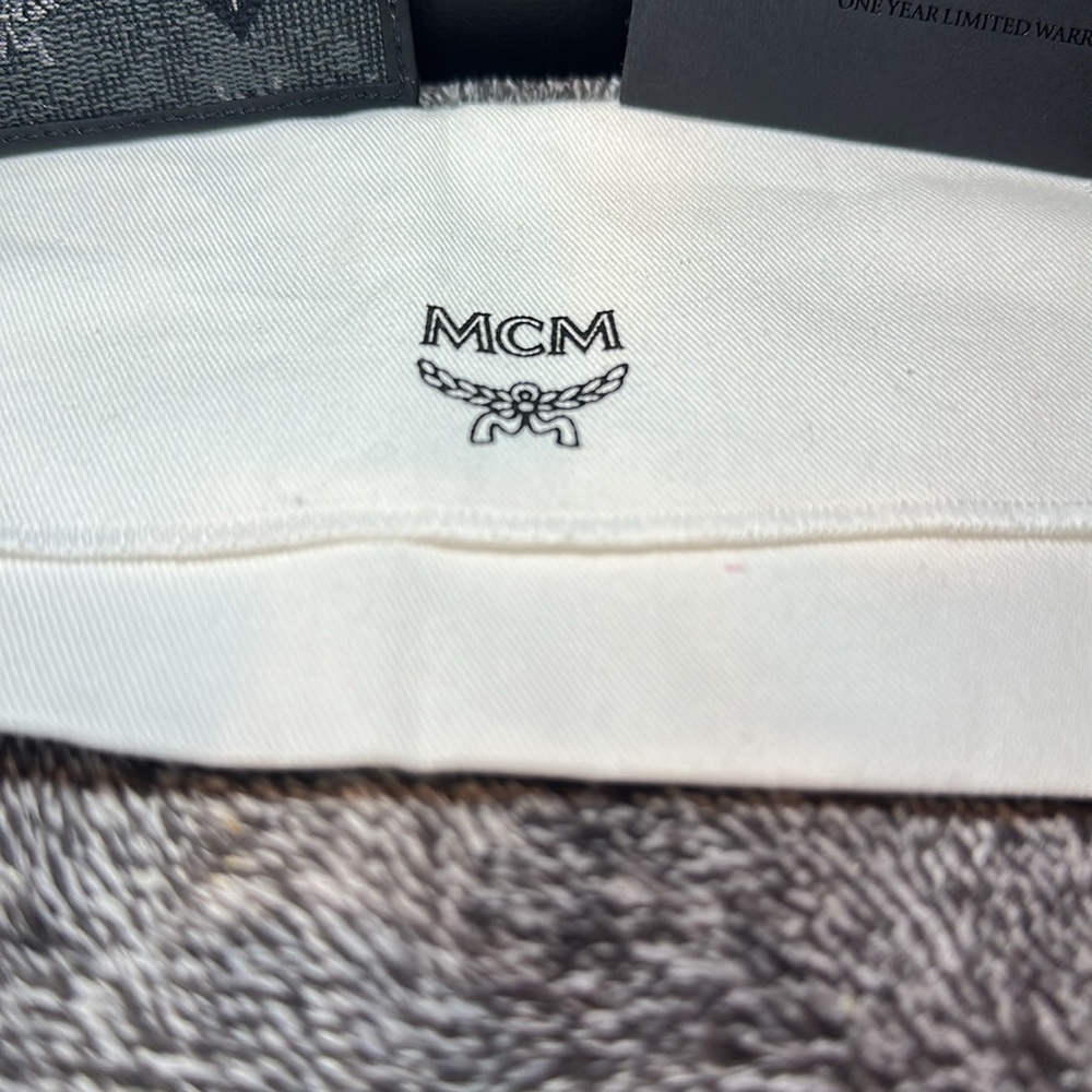 MCM cardholder - Picture 2 of 5